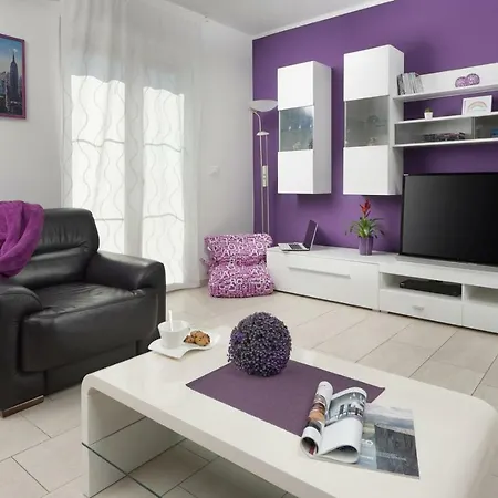 Rainbow Apartment *